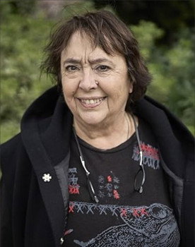 Margarida Gil as The Girl / The Devil's Woman