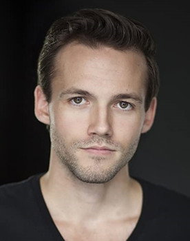 Brad Bergeron as Paparazzi