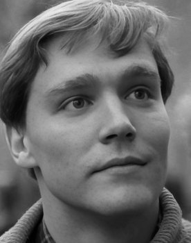 Sergei Stolyarov as Artyom Schaefer