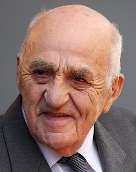 Joralf Gjerstad as Himself