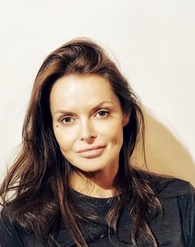 Barbara Hellemans as Party guest (uncredited)