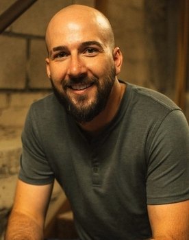 Alex Wendel as Lewis Hale