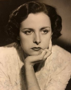 María Luisa Ponte as Dra. Davico