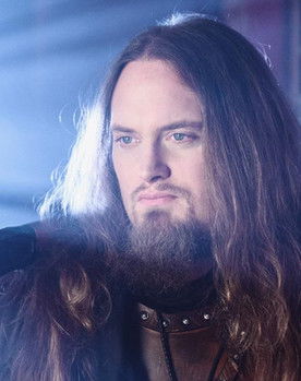 Sebastian Levermann as vocals, guitars