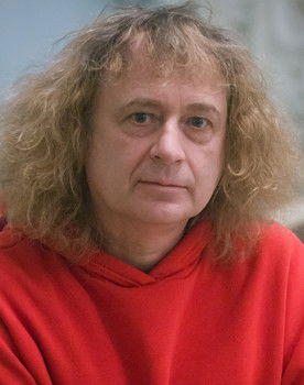 Valeri Keft as doctor Vrungele