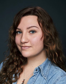 Nola Klop as Winona (voice)