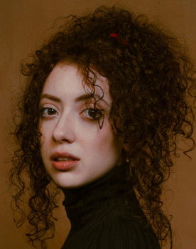 Joana Lapa as Cláudia