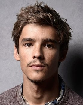 Brenton Thwaites Photo