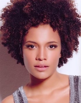 Thais Lago as Flávia Santana