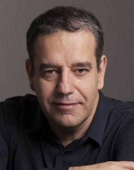 José Luis Navarro as Montador de Aire Acondicionado