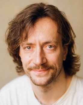 Felix Maria Zeppenfeld as Lutz