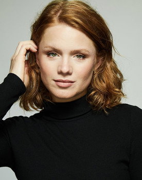 Scarlet Hunter as Jodi Larsen