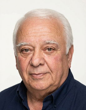 Ercüment Balakoğlu as Anlatıcı