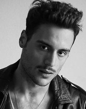 Diogo Belizario as Cliente de la terraza