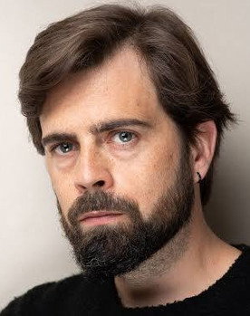 Alejandro Carro as Vigilante (Acuario)