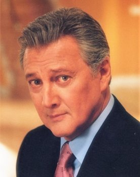 Carlos Larrañaga as Ramiro