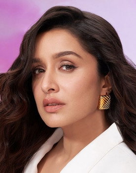 Shraddha Kapoor as Aarohi Kesav Shirke