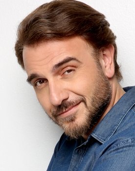 Fanis Mouratidis as Thomas