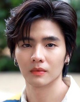 Top Piyawat Phongkanittanon as 