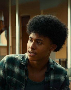Devin Jackson as Elias Scott