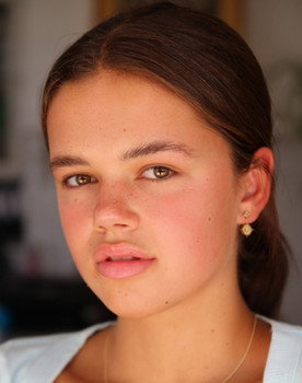 Olive Mortimer as Sandy