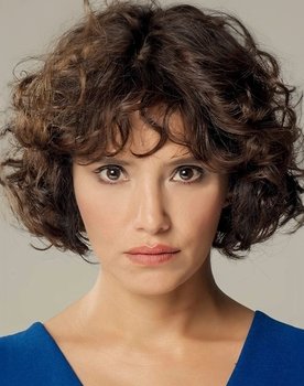Nehir Erdoğan as Ece