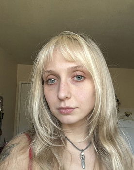 Emanuelle Rose Hill as Sunshine Hart