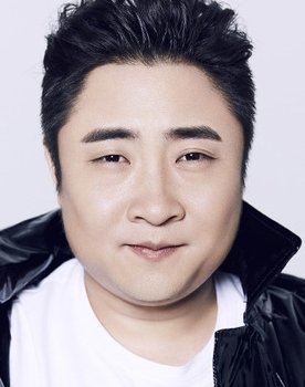 Qiao Shan as Hu Liang