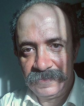 Kamal Adham as مدير المصحة النفسية