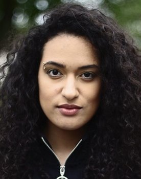 Juliana Barros as Miss Stacey