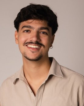 João Ruiz as Anfitrião