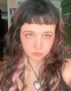 Daniela Newton as Amanda