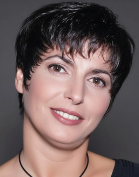 Naşide Göktürk as 