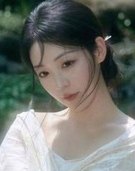 依婕