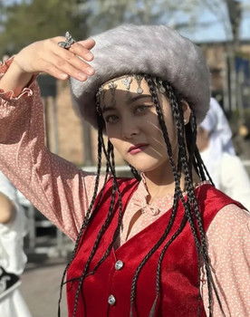 Aicholpon Kurmanbekova as Rich woman