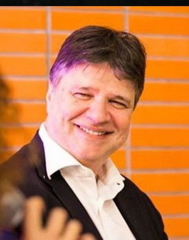 João Lanari Bo as Narrator