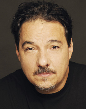 Fernán Mirás as José Luis Gozalo "Oso"