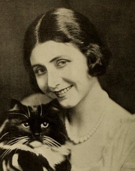 Bessie Eyton as Elsa - the Innkeeper's Daughte