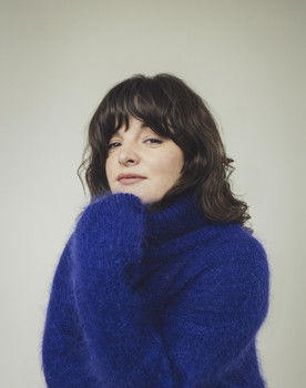 Joanie Guérin as Eva