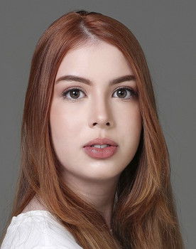 Ana Trindade as Cigana