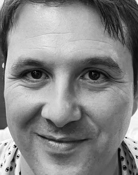 Blake Hoss as Tall Man