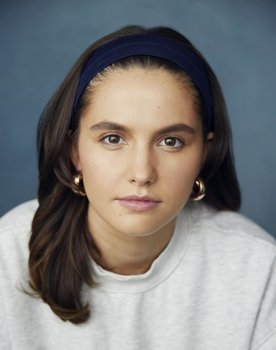 Lizzie Davidson as Billie