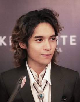 Julio Rionaldo as Helel Morningstar