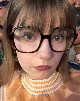 Ily Dunlap as Oscar's Announcer (voice)