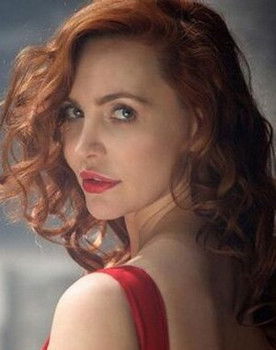 Urszula Nawrot as Alicja