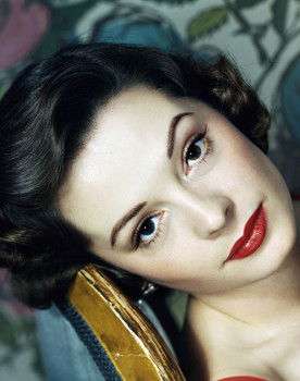Jane Greer as Ma Traven