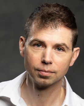 Phil Petranto as Prison Warden 1