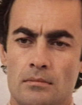 Hovanes Vanyan as Simon