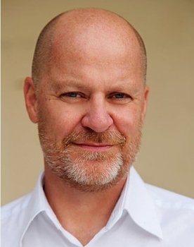 Miles Chapman as Simon