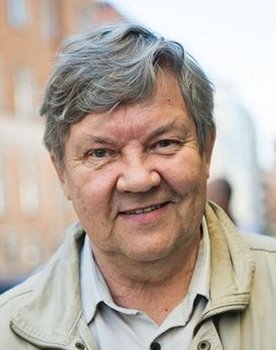 Juha Muje as Johtokunnan jäsen